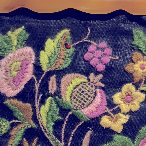 Adorable!!! Denim and crewel vintage purse 💕 - Picture 2 of 14